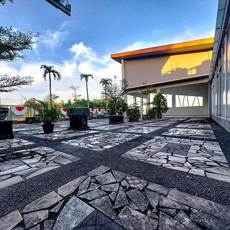 Prima Sr Hotel & Convention Yogyakarta Sleman  Εξωτερικό φωτογραφία
