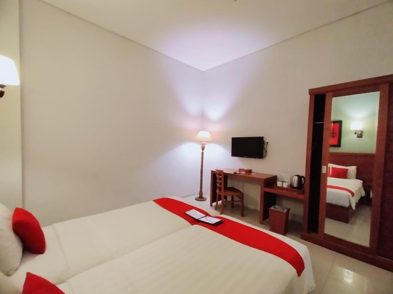 Prima Sr Hotel & Convention Yogyakarta Sleman  Εξωτερικό φωτογραφία