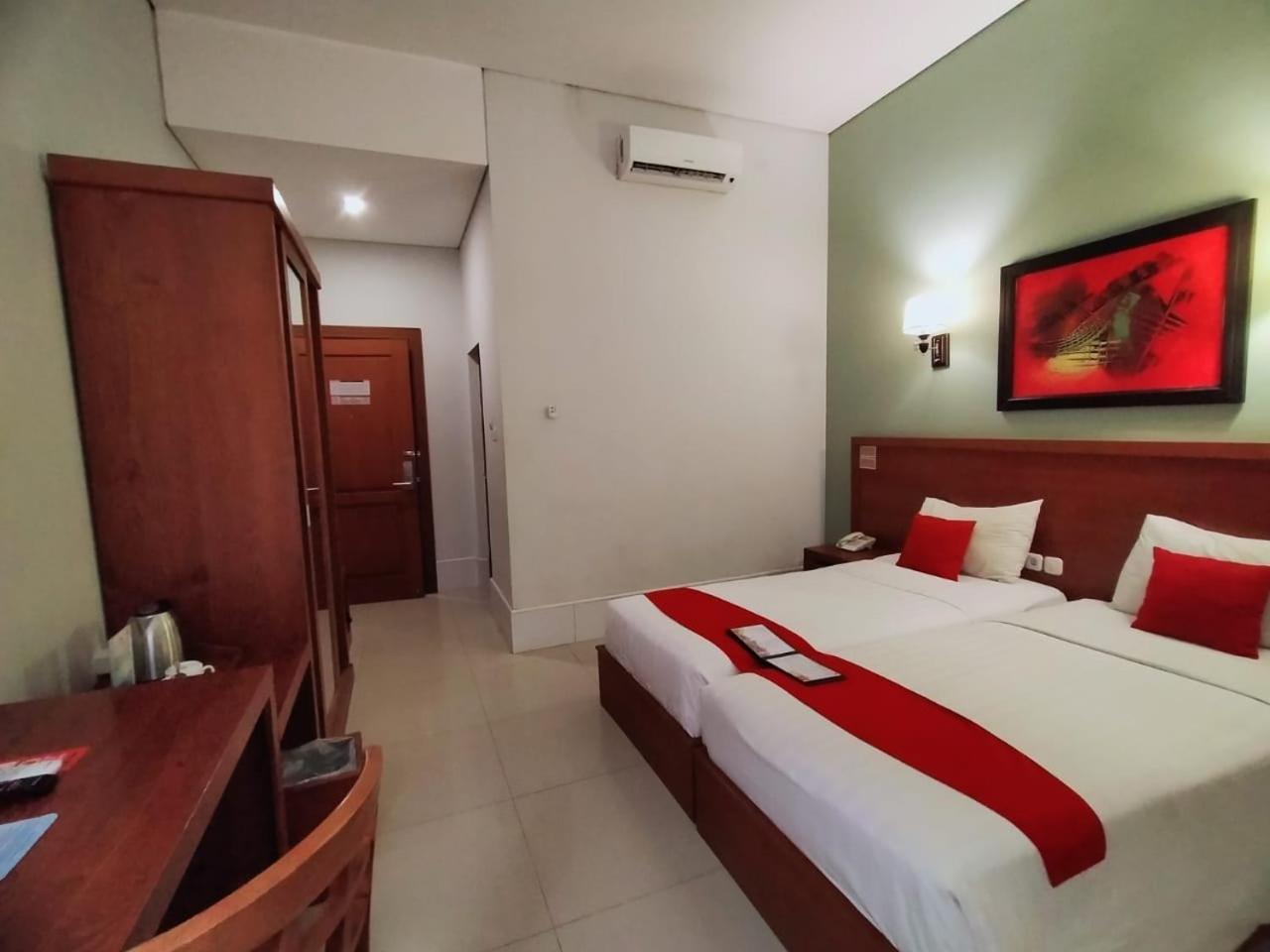 Prima Sr Hotel & Convention Yogyakarta Sleman  Εξωτερικό φωτογραφία