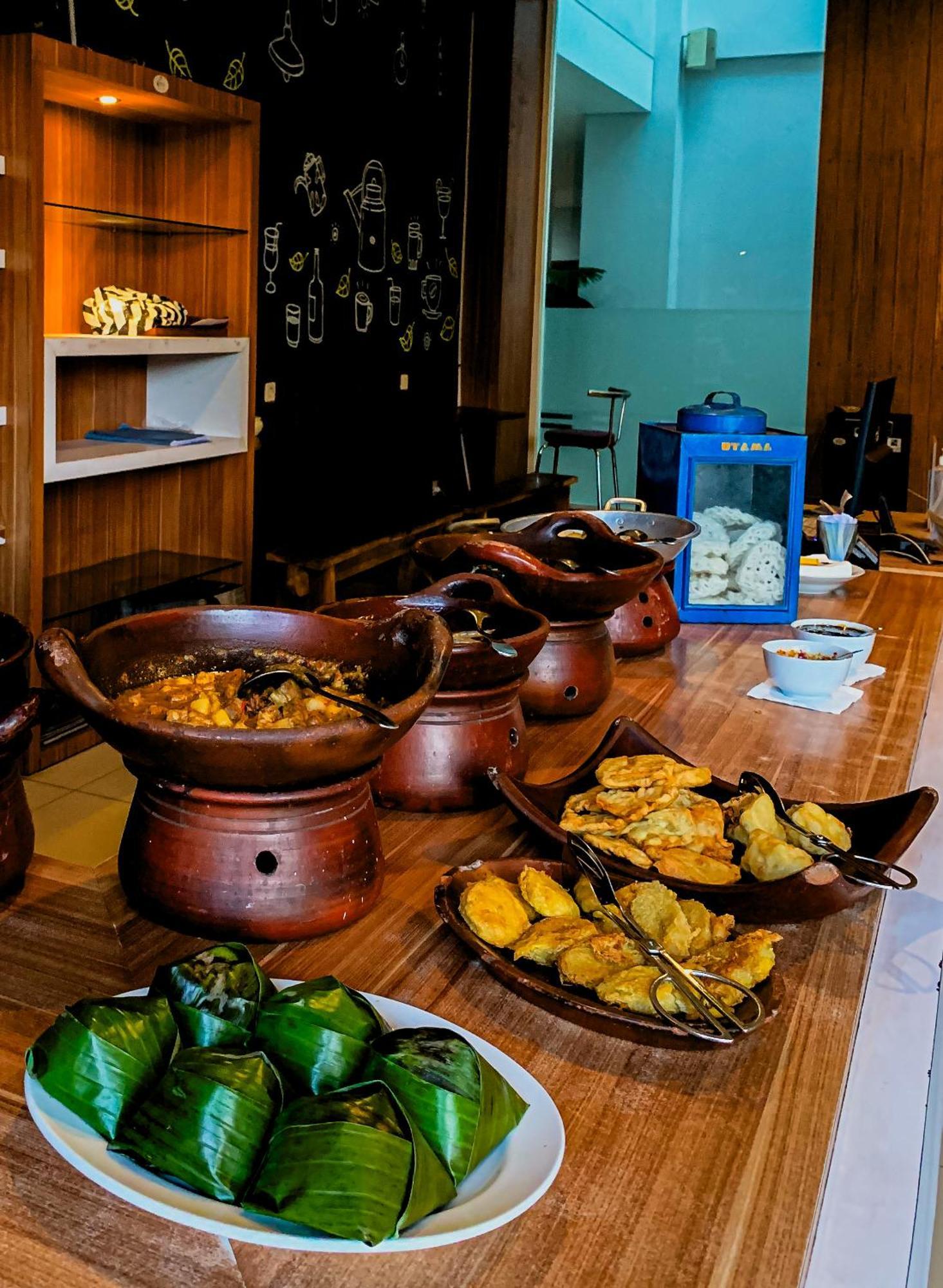 Prima Sr Hotel & Convention Yogyakarta Sleman  Εξωτερικό φωτογραφία