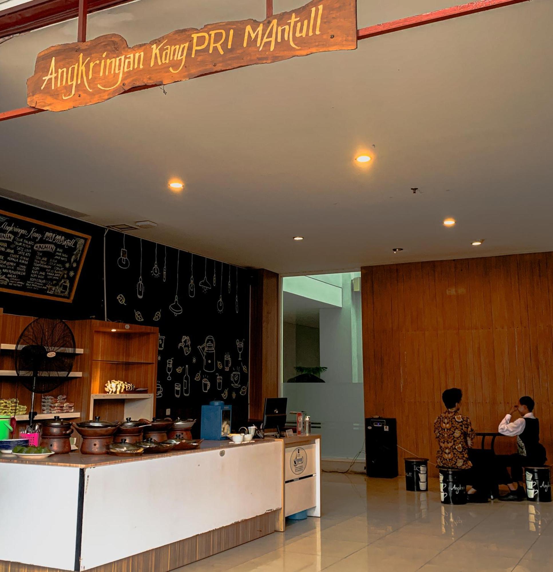 Prima Sr Hotel & Convention Yogyakarta Sleman  Εξωτερικό φωτογραφία