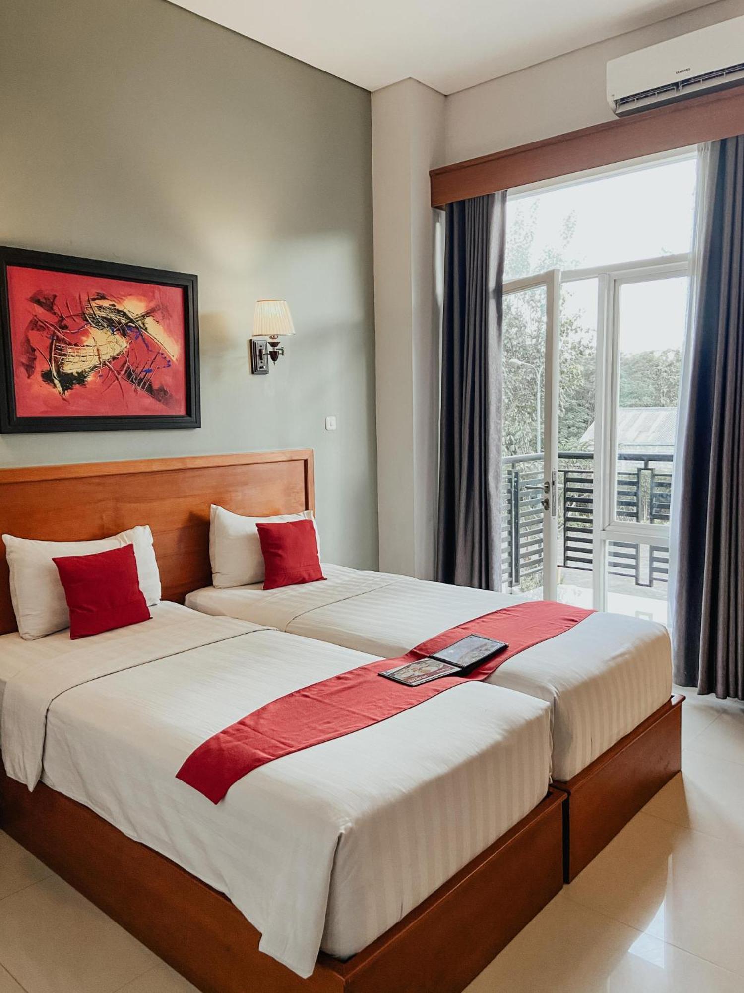 Prima Sr Hotel & Convention Yogyakarta Sleman  Εξωτερικό φωτογραφία