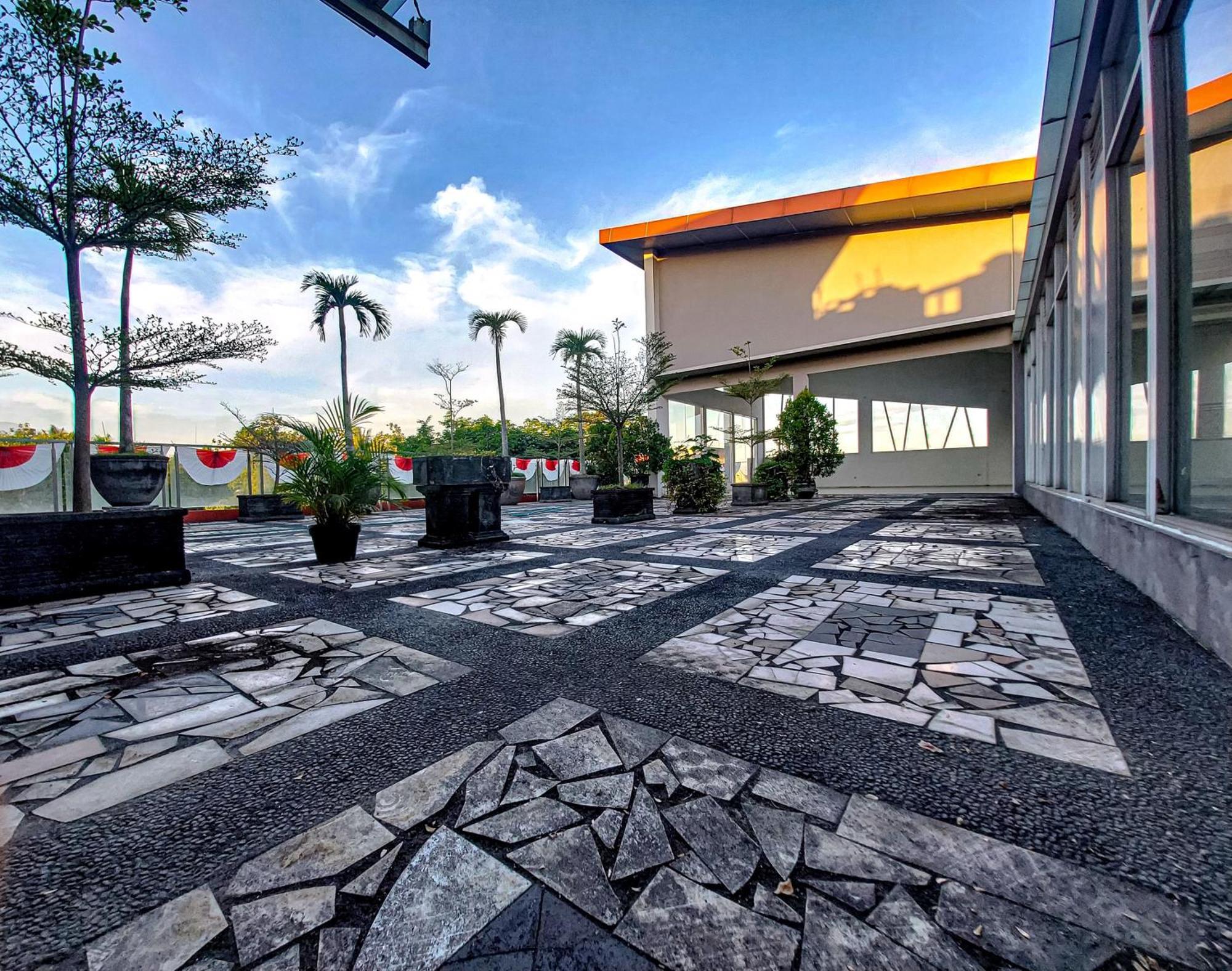 Prima Sr Hotel & Convention Yogyakarta Sleman  Εξωτερικό φωτογραφία