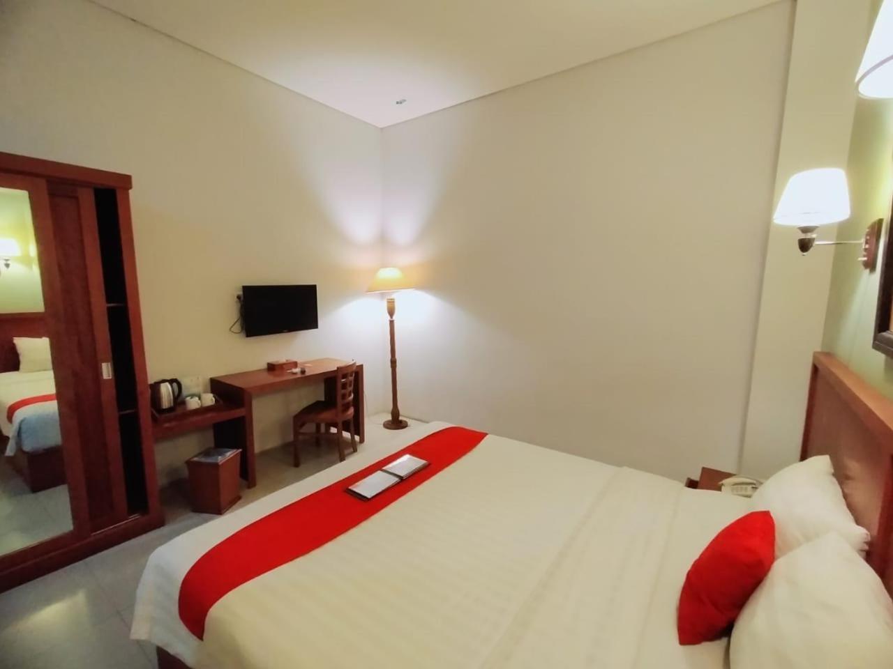 Prima Sr Hotel & Convention Yogyakarta Sleman  Εξωτερικό φωτογραφία